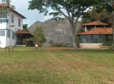 Casarão e Serra de São José ao fundo na pousada